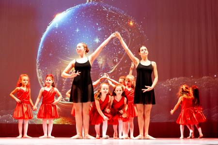 BALET HRESTAČ 16.12.2023 - Otroško veselje 4-3202